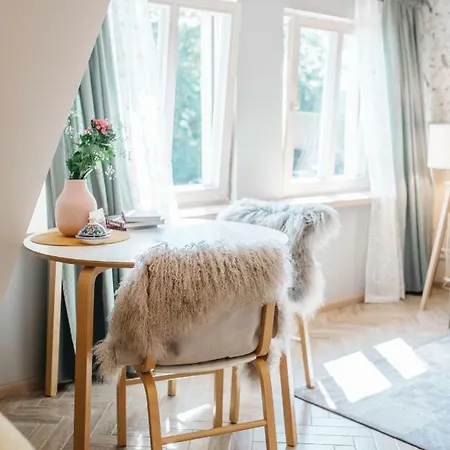 Kaksteist Gostinjska kuća Haapsalu